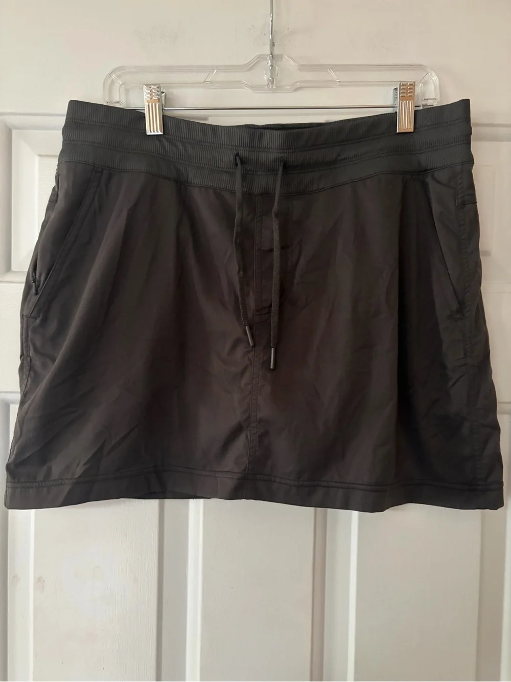 The North Face Aphrodite Charcoal Gray Athletic Hiking Skort Size Large.